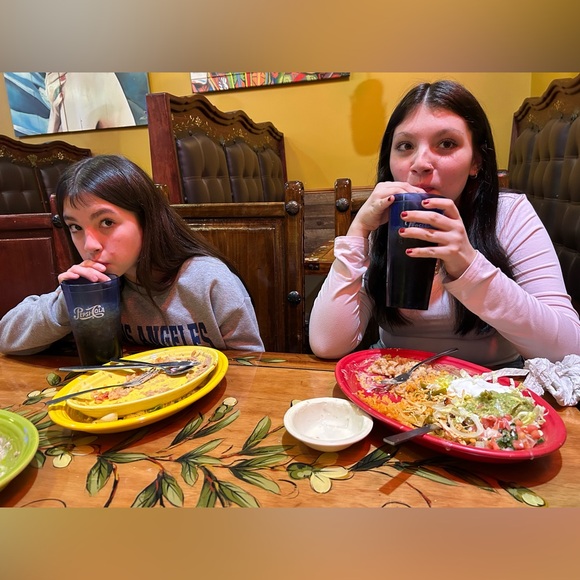 Meet your Posher, Desirae - Picture 2 of 9